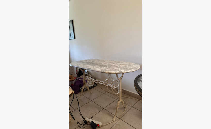 Very nice bistro-style table
