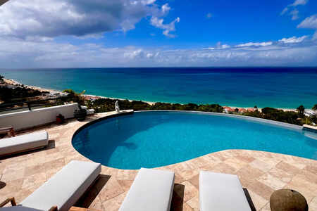 Rare villa with exceptional sea view