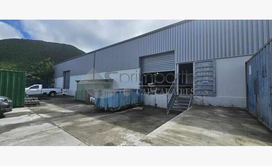 Savane - Local commercial entrepôt 566m²