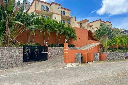 Valley Estate- Renovated 3 Bedroom Unit with common pool and