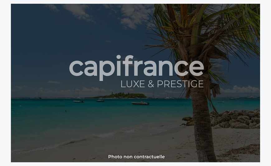 Propriété composée d'une villa et huit logements