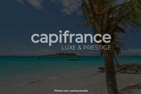 Propriété composée d'une villa et huit logements