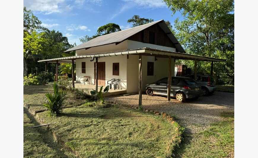 Magnifique maison a vendre à 3 km du bourg de Roura