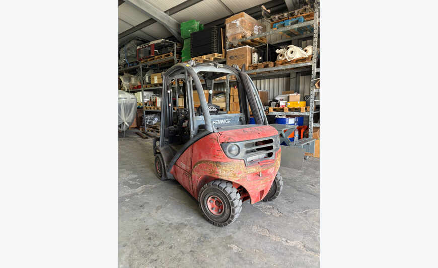 Elévateur Fenwick H25 diesel triplex 2T5