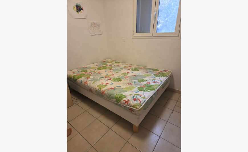Bed base 140 x 200 cm and mattress