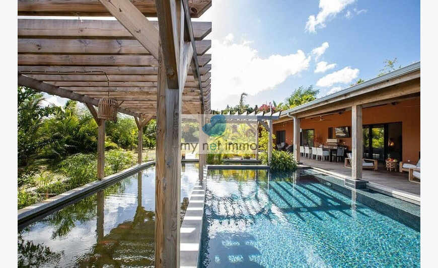 Terres-Basses Property on 12300M2 10% Profitability