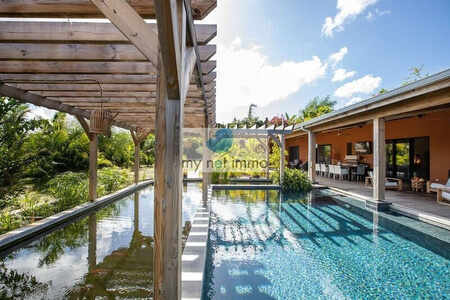 Terres-Basses Property on 12300M2 10% Profitability