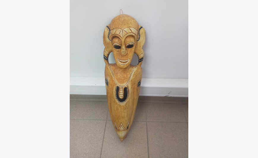 Divers masques et lance