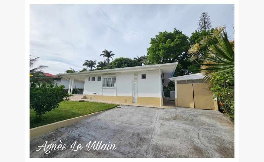 Maison Familiale de Plain-Pied avec Garage