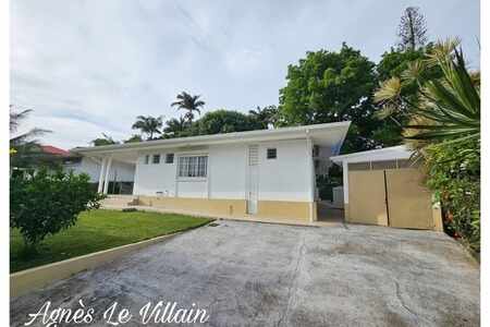 Maison Familiale de Plain-Pied avec Garage