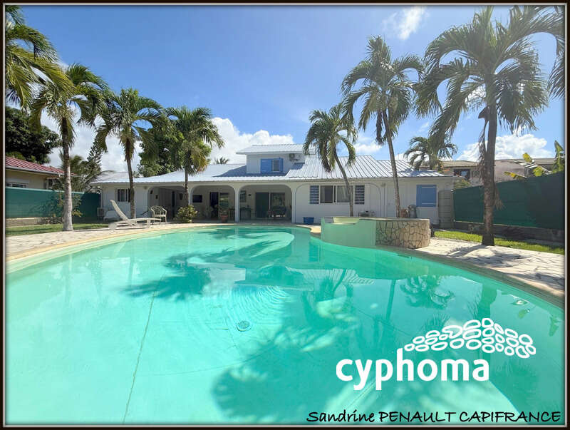 A Kourou (97310) Une Magnifique Propriete T7 De 221 m² -