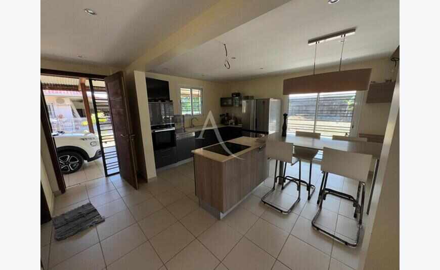 Une villa T7 de 280m² sur Matoury