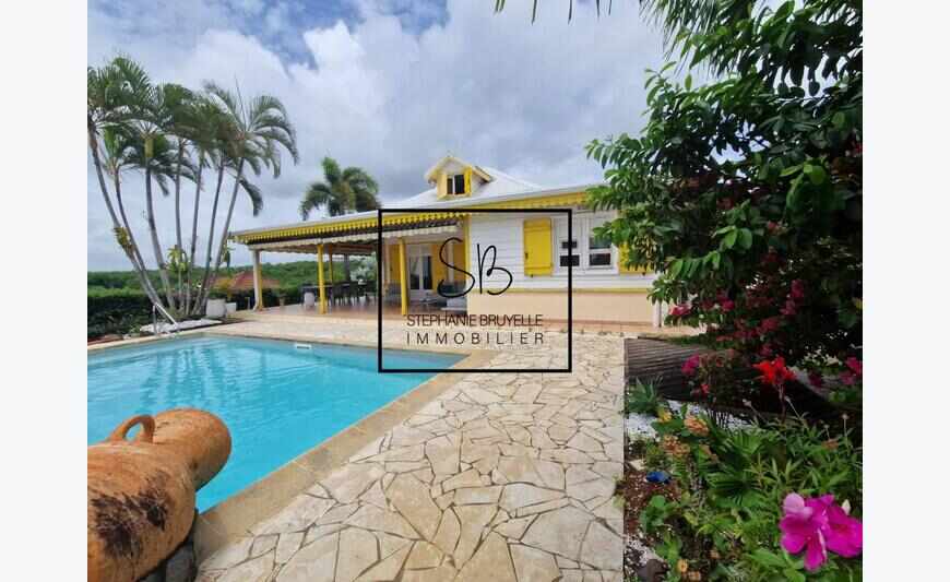 Le Francois : Villa F5 de plain-pied, piscine et Carbet -