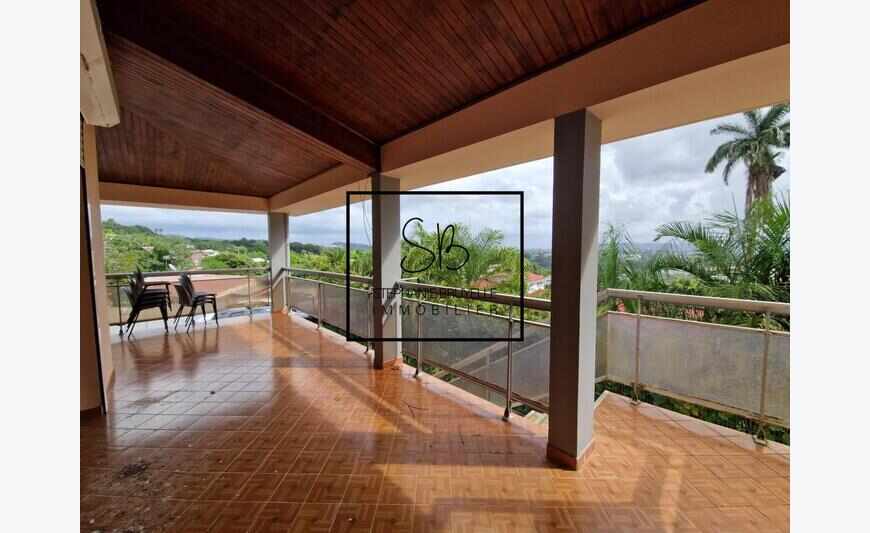 Fort De France Redoute : Villa F4/5 + F2 sur 820m² de
