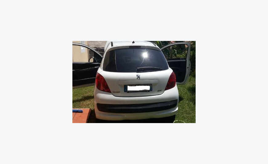 Peugeot blance 207 a bon prix