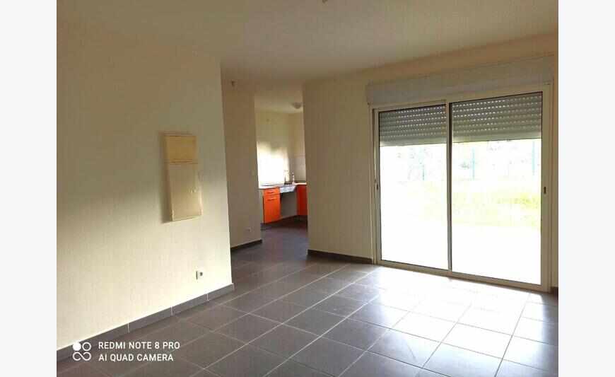 À Remire-Montjoly, appartement avec terrasse et jardin à lou