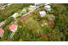 Terrain de 2307 m2 avec vue mer dans un lotissement prisé