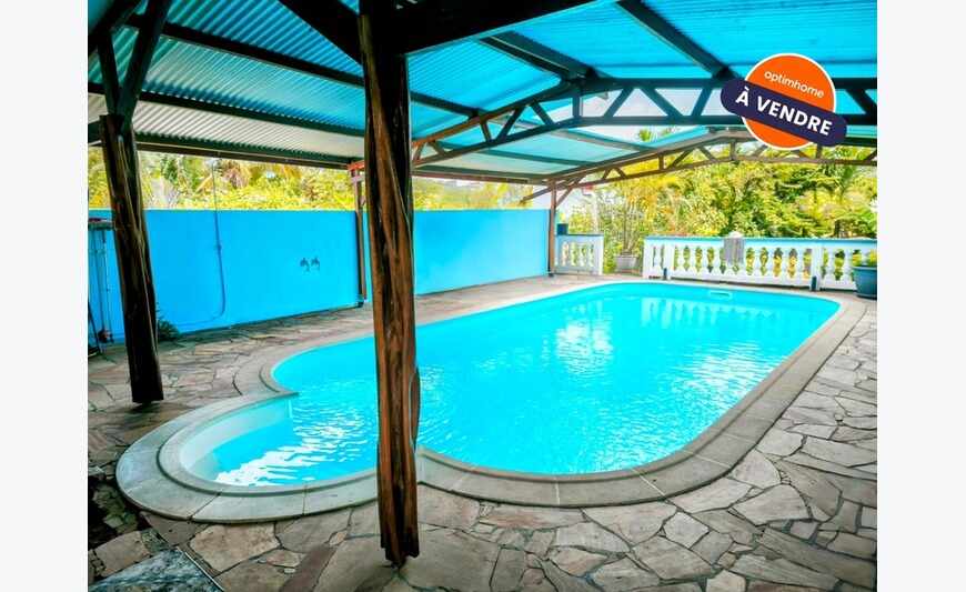 Lot de 2 maisons mitoyennes avec piscine et jardin -