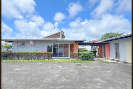 A Kourou (Guyane Francaise) 3 magnifiques bâtiments