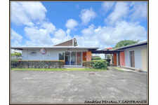 A Kourou (Guyane Francaise) 3 magnifiques bâtiments