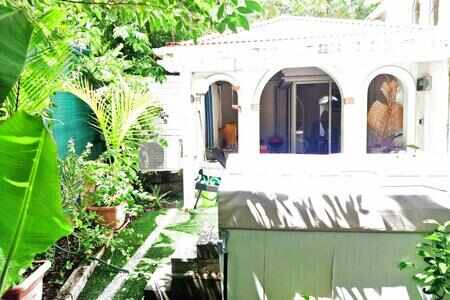 4-Room Family House With Garden, Jaccuzzi And Large Terraces