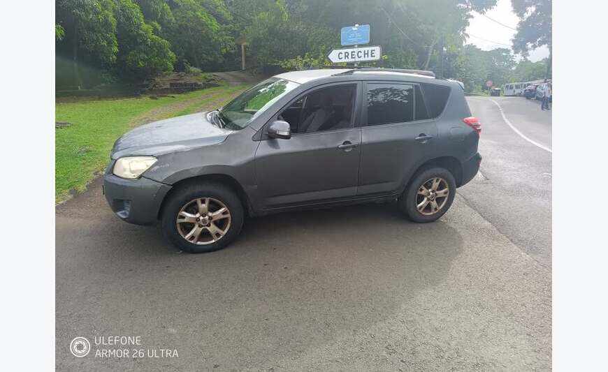 Toyota RAV4 Diesel dans l état 2990 euros ferme 0696861220