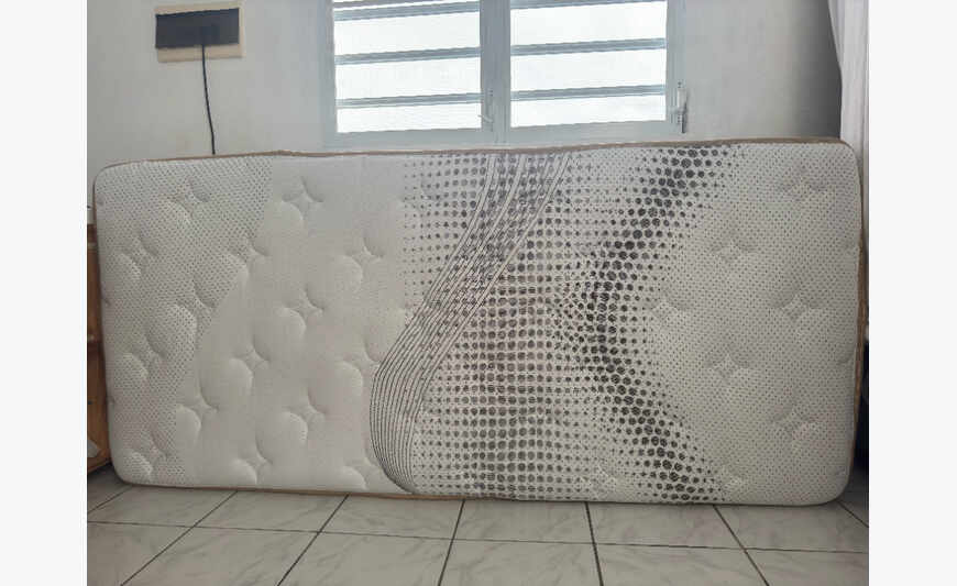 Matelas 90x200x30 = Comme neuf