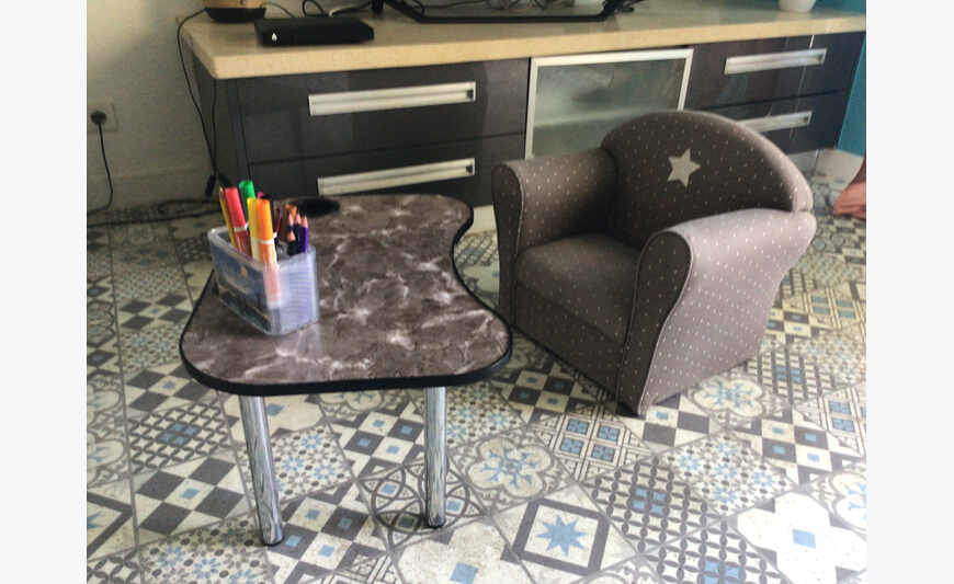 fauteuil et table enfant