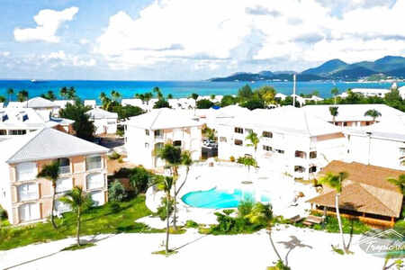 Charming Ground Floor Apartment Lagoon-Front Residence wit