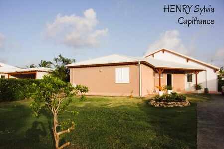 Le Moule - Maison De Standing De Type 4