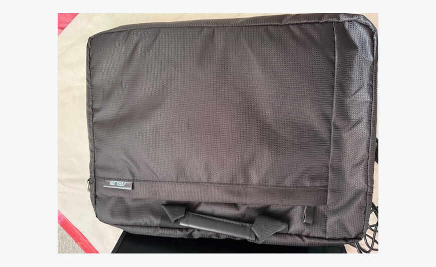 PC PORTABLE NEUF + SOURIS ET SACOCHE