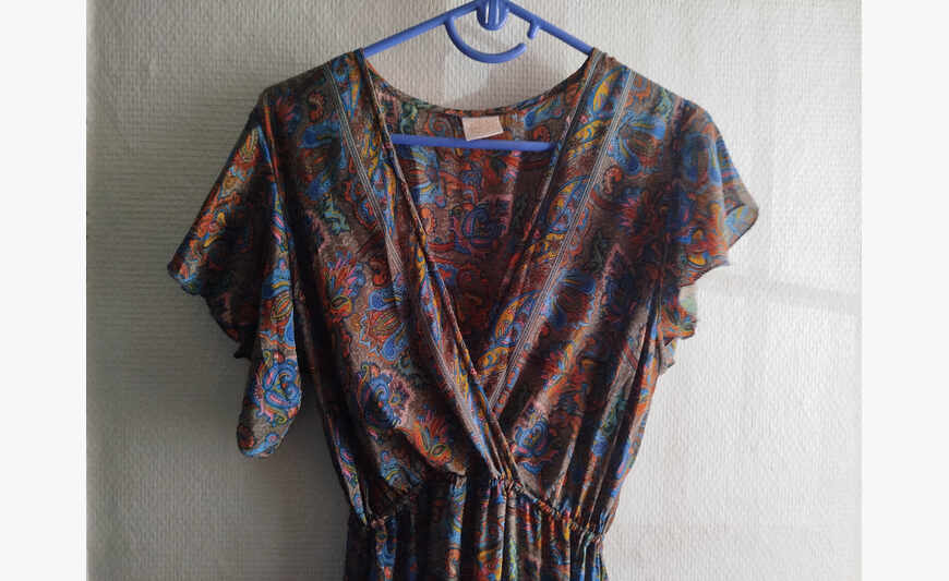 Très jolie robe avec bas asymétrique