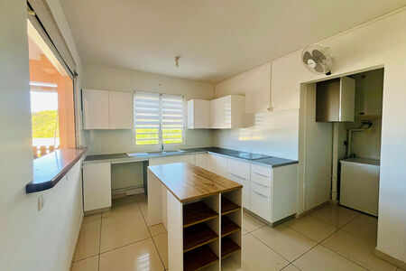 Grand T4 avec terrasse, garage et vue dégagée - Quartier