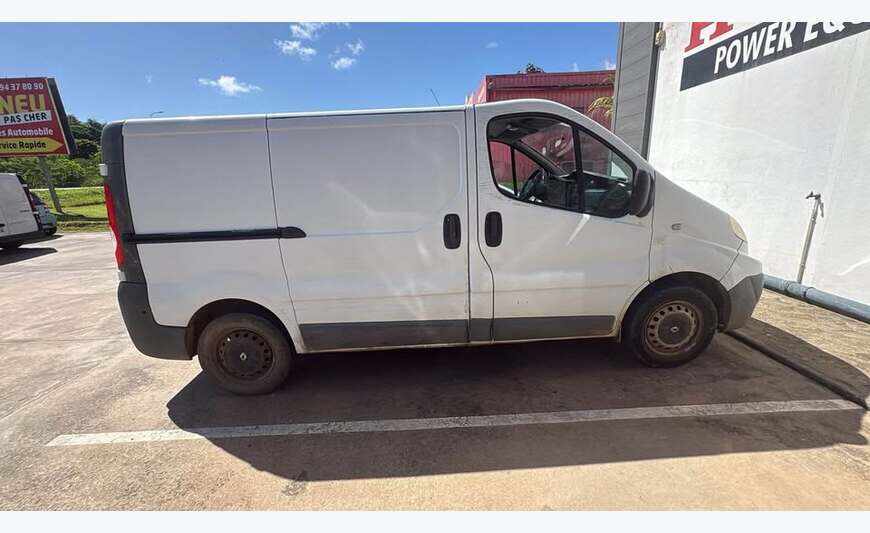 Renault Trafic en bon état.