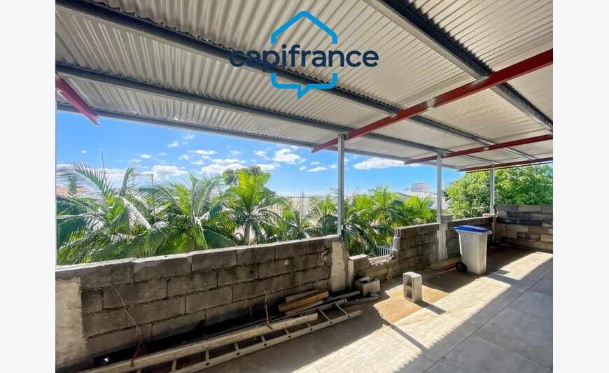 - Maison T7 divisée en 3 logements - Saint-Denis - 174 m²