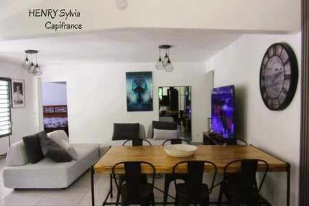 Petit-Canal - A Louer - Bas De Villa De Type T4 Meublee