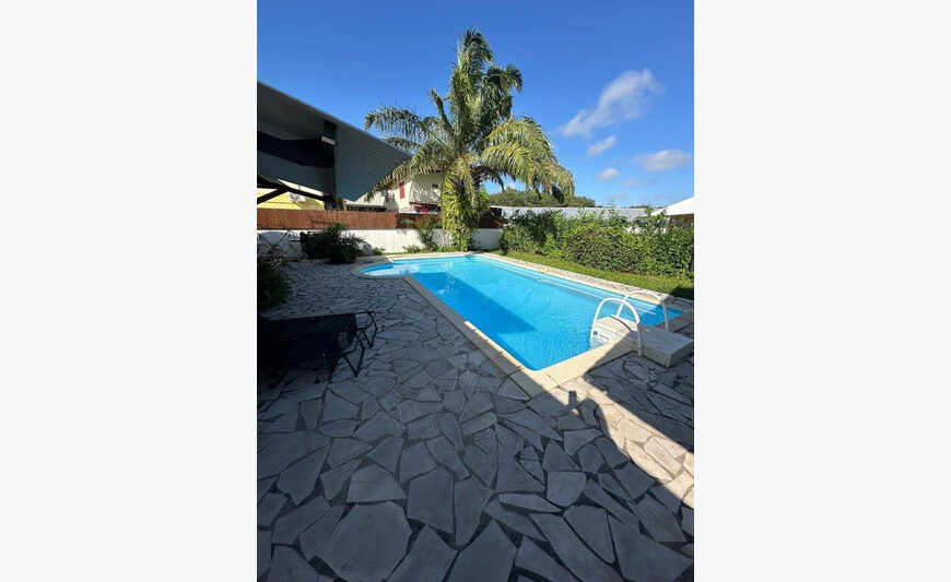 À Louer Charmante villa T4 avec piscine et carbet à Kouro