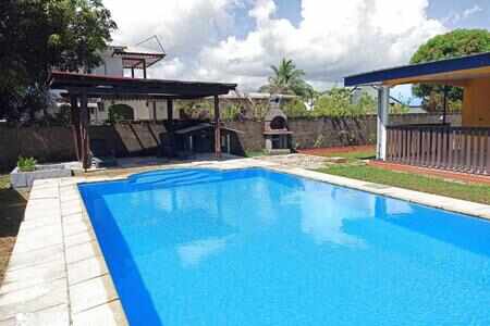 sur Macouria belle villa avec piscine