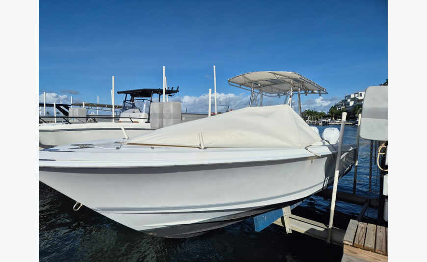 Contender 27T 2007+ 2x 300hp verado 2015 556hrs