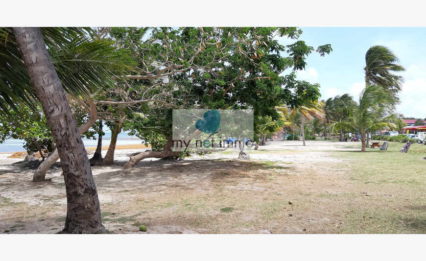 Sur la plage...parcelle de 414m² à la Pointe Faula