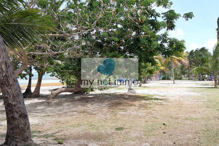 Sur la plage...parcelle de 414m² à la Pointe Faula