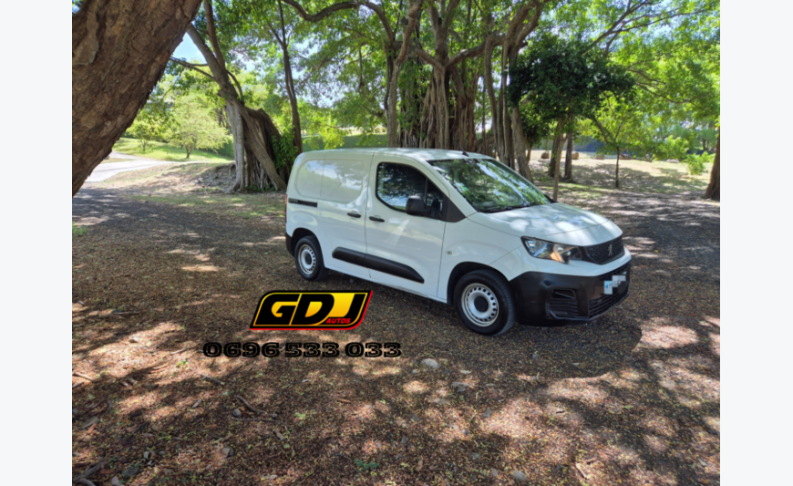 PEUGEOT PARTNER 16HDI 68 000KM