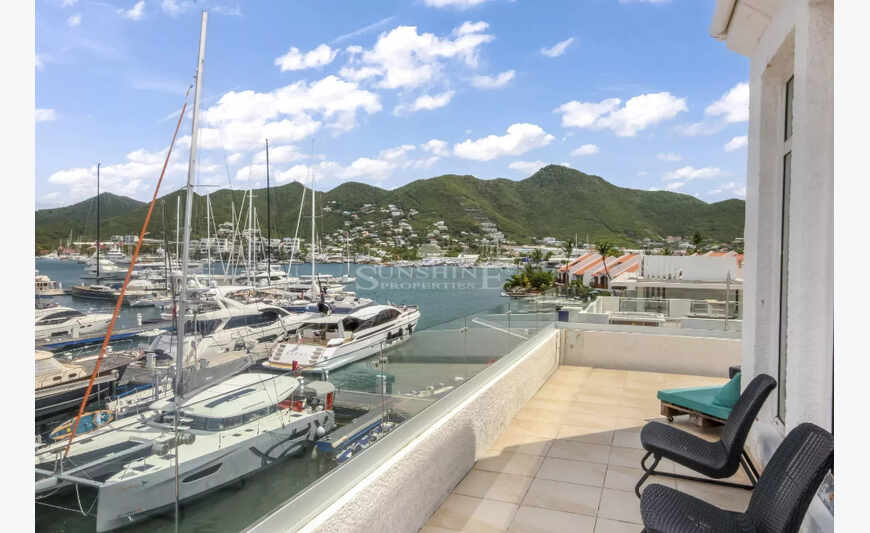 With a180 Marina View!