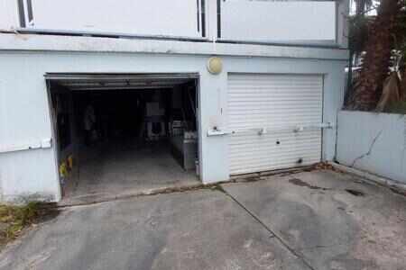 larg garage in agrement