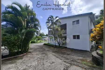 Rare à la - Immeuble de rapport aux Trois-îlets, entrée