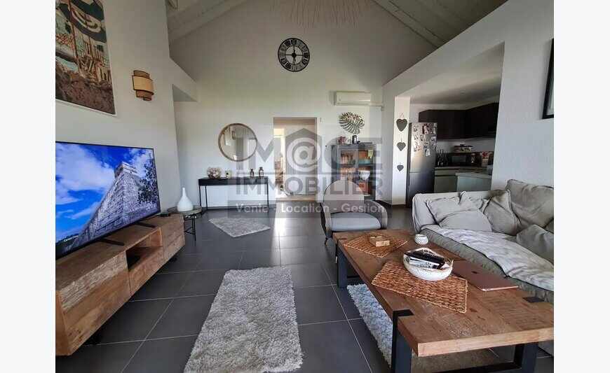 Spacious 3-room apartment with sea view