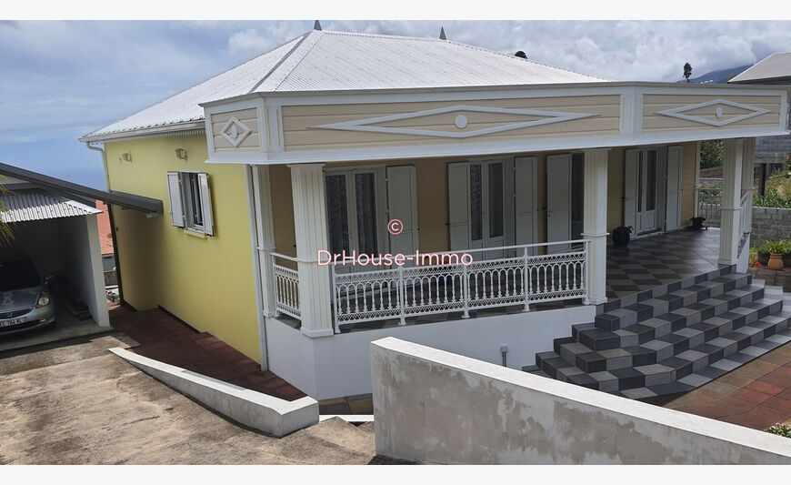 trés belle maison situé à pont d'Yves tampon 118M²