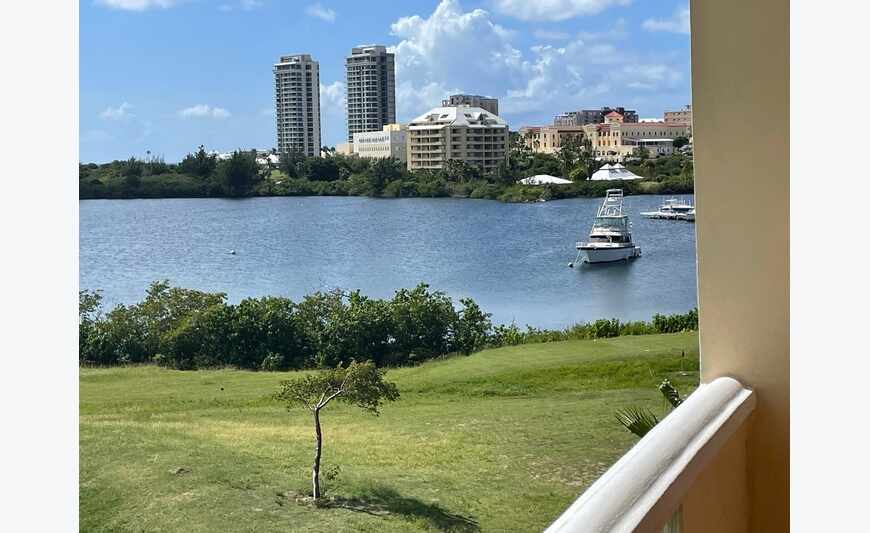 Spacious 1-Bedroom Condo with Breathtaking Views – Prime