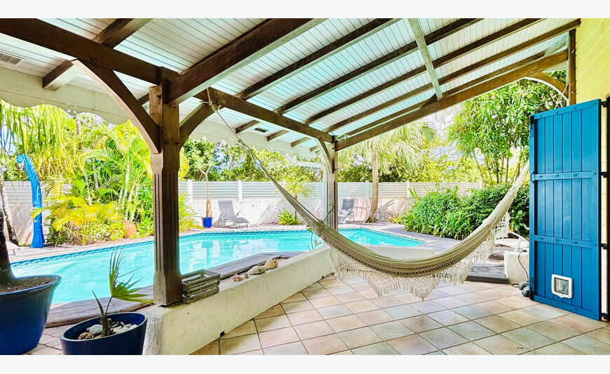 Villa créole avec piscine, Spa et deux bungalows - Un havre