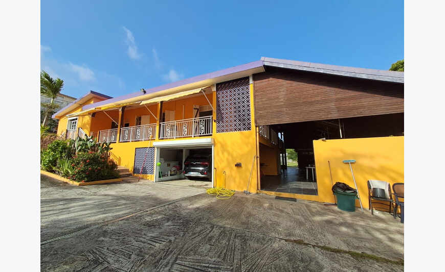 VILLA + T2- TERRAIN DE 2142 m²- PETIT CANAL